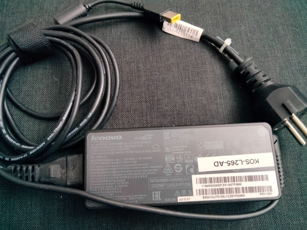 originálna nabíjačka pre ntb Lenovo, hranatá koncovka 90W