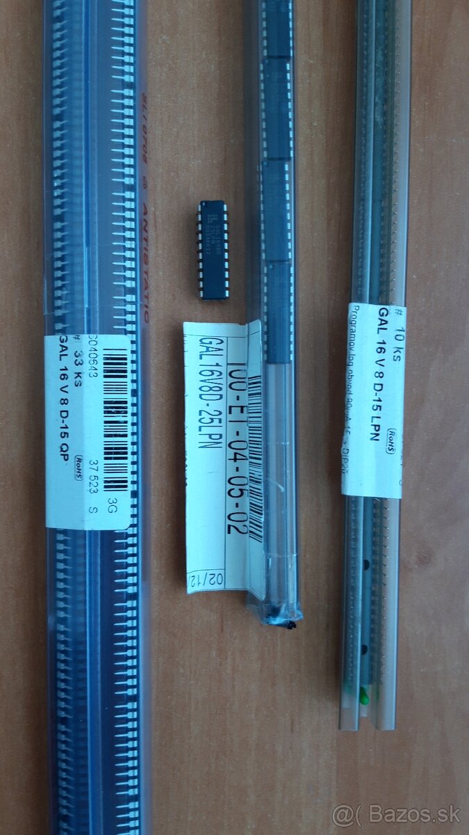 Programovateľné logické polia Lattice GAL16V8D...