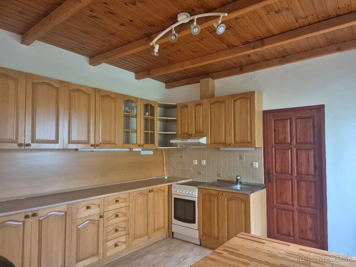 3 izbový byt do prenájmu v Nových Zámkoch.