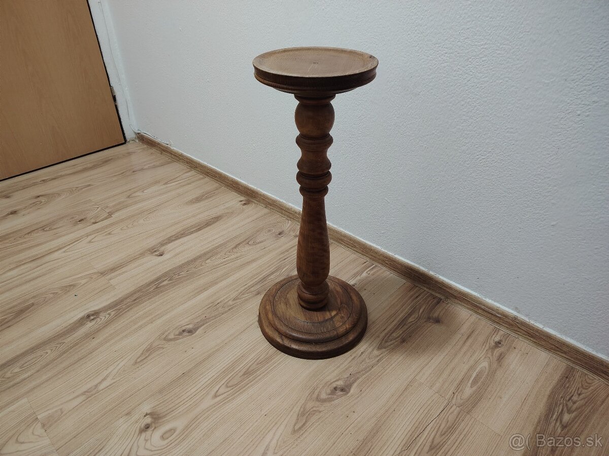 Drevený stojan na kvety
