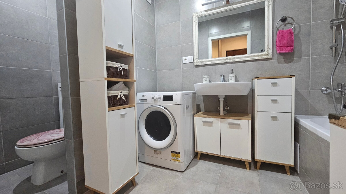 3-izb.byt v Senici - L. Novomeského s výťahom a lodžiou