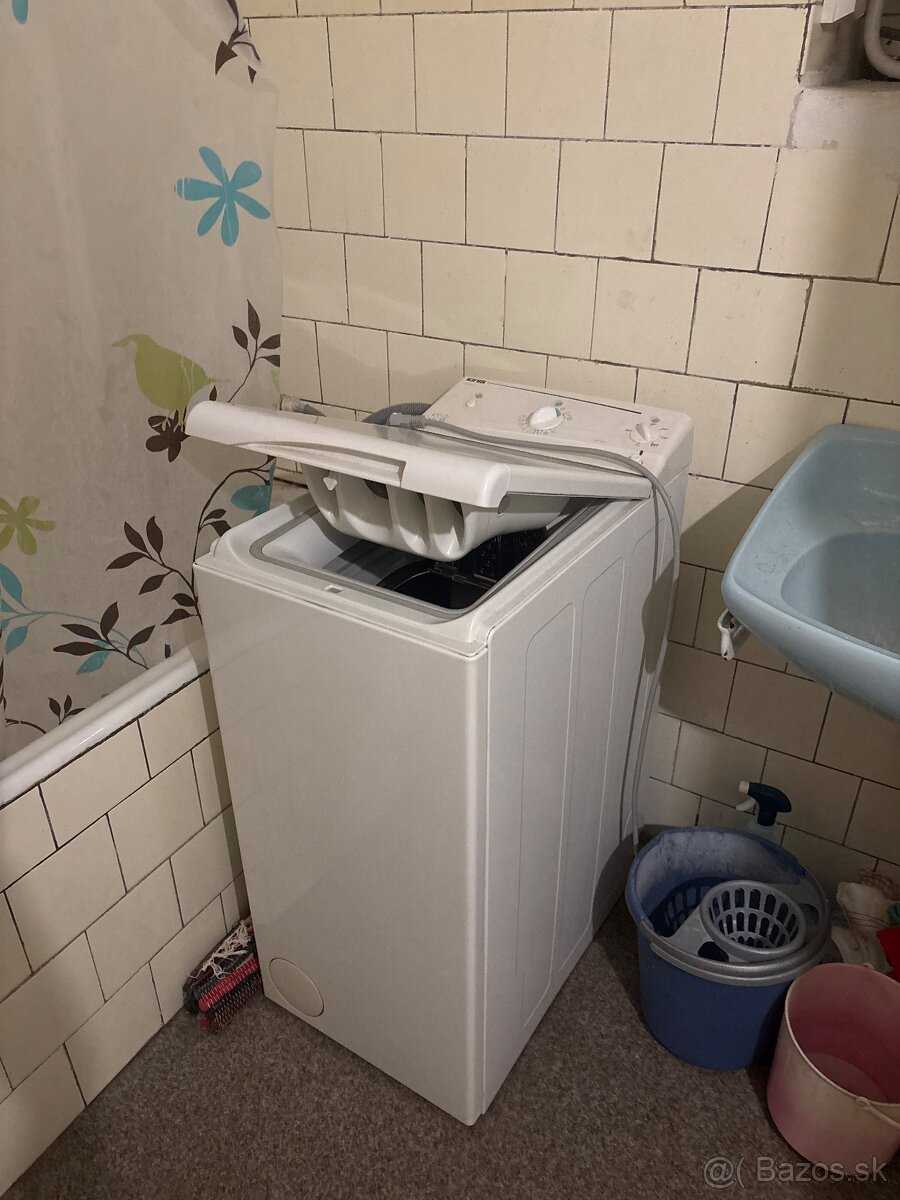 Práčka staršia ale funkčná