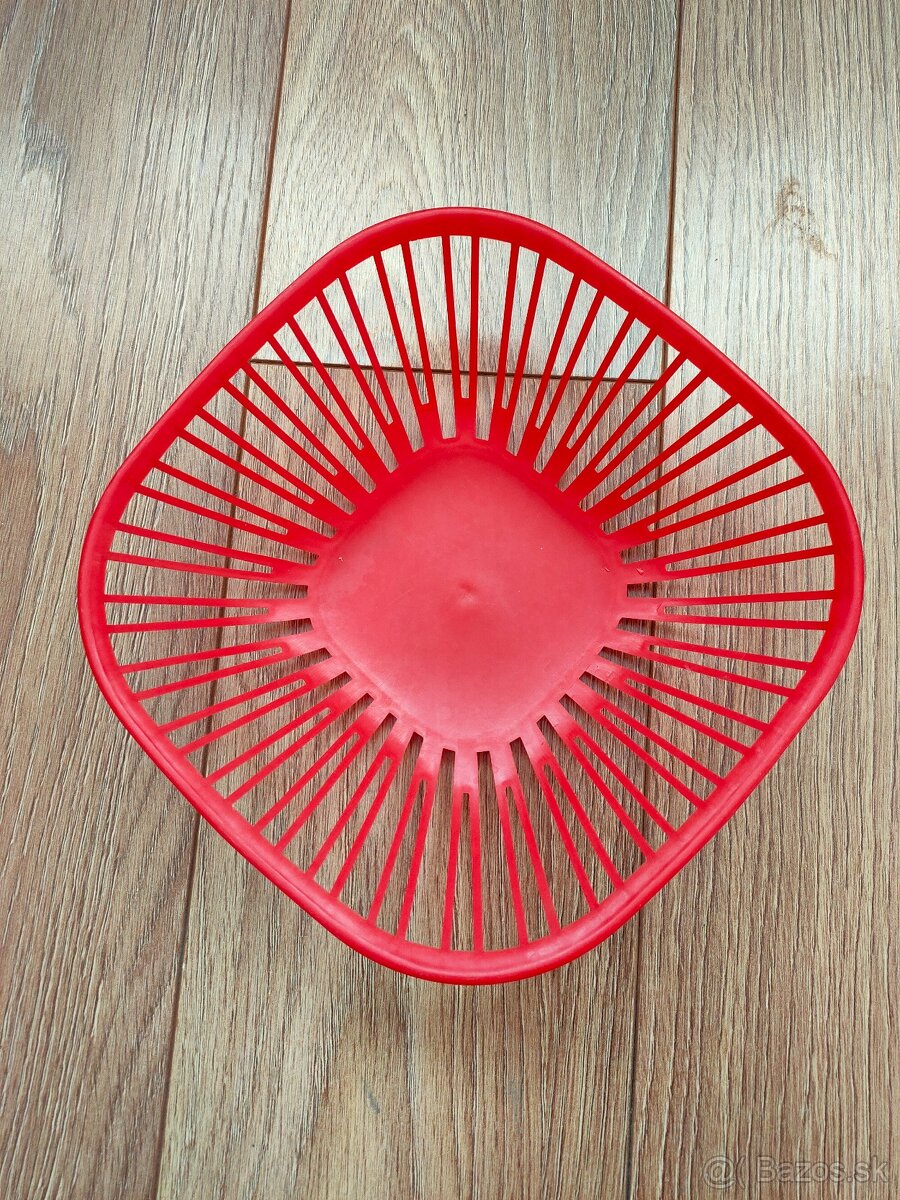 Retro plastový košík