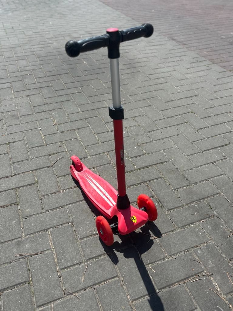 Kolobežka Ferrari