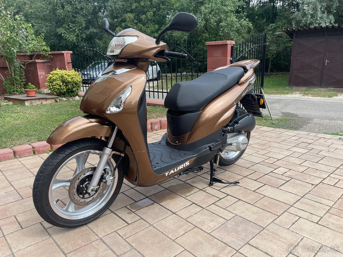 Skúter Tauris Avenida 125
