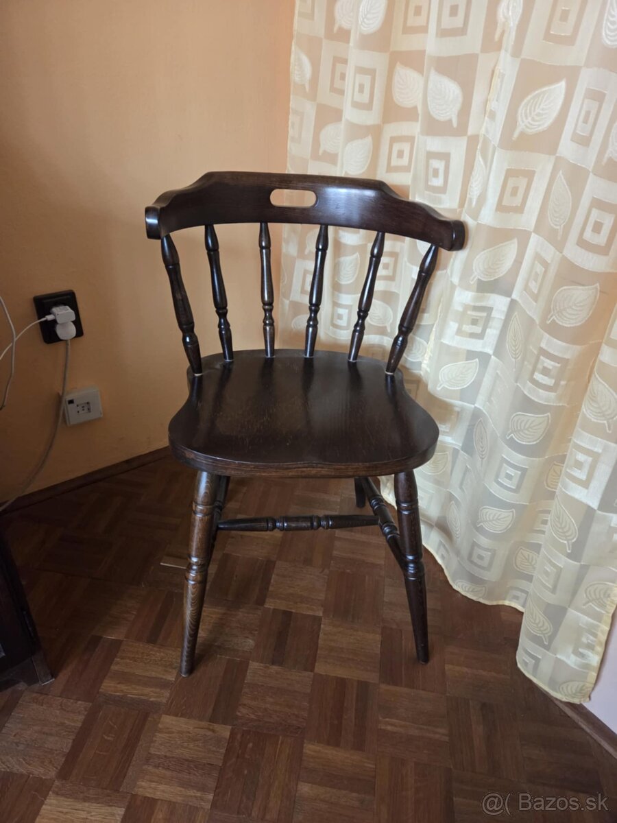 4 jedálenské stoličky