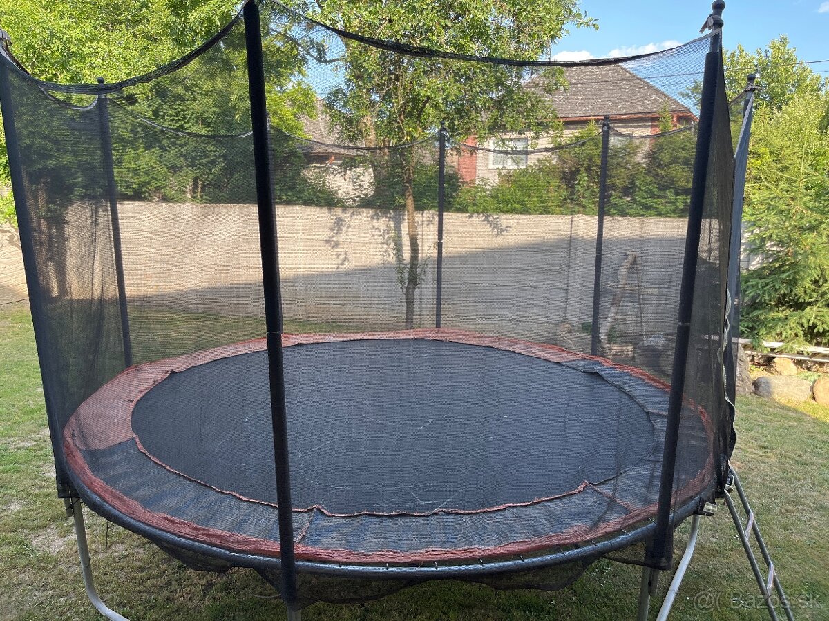 Trampolína