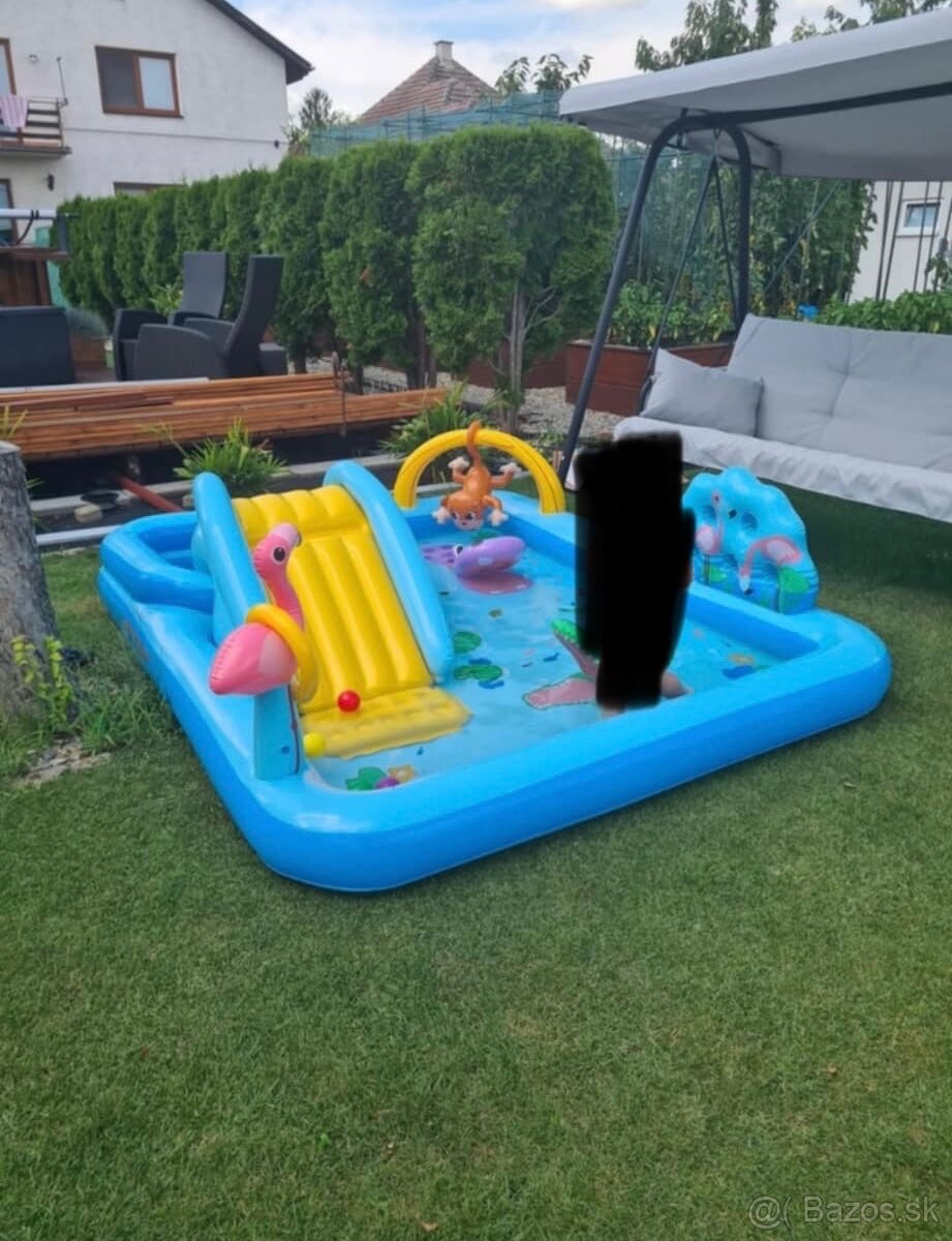 Detský bazén so šmyklavkou