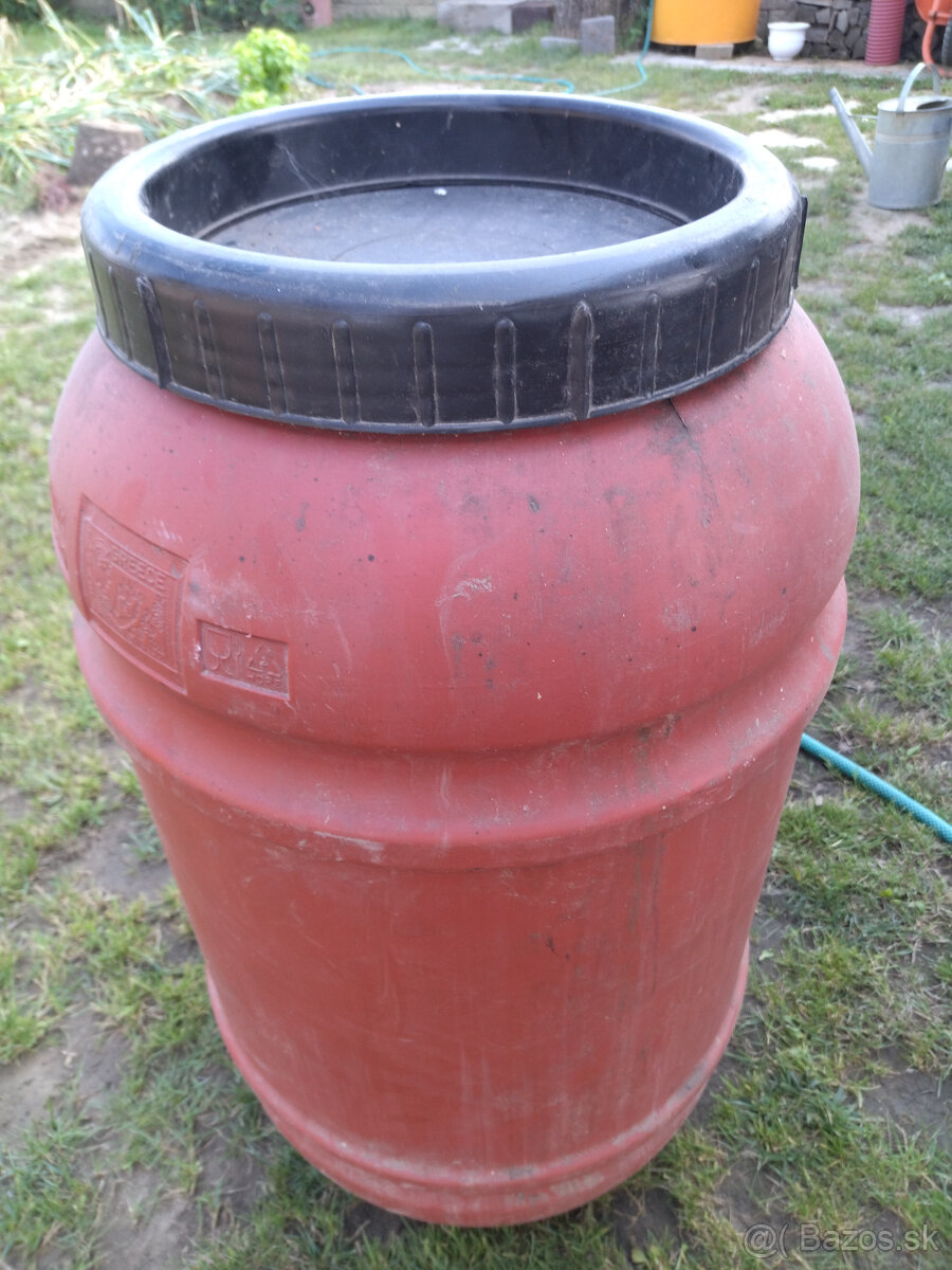 Predám plastový 200l sud