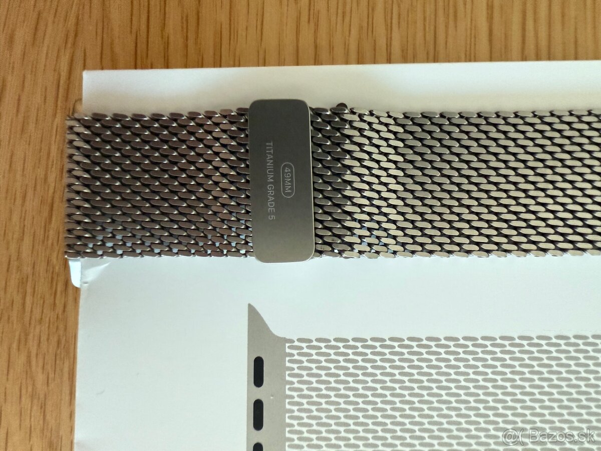 Apple Watch 49mm Natural Titanium milanese loop