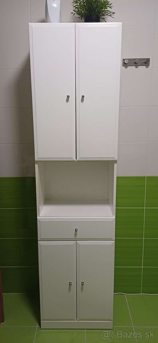 Vysoká kúpelňová skrinka