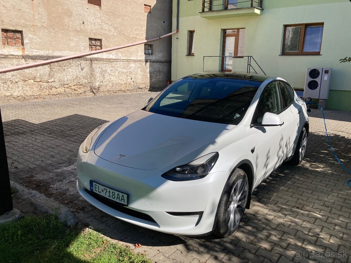 Tesla Model Y 03/2023 DualMotor + ťažné zariadenie