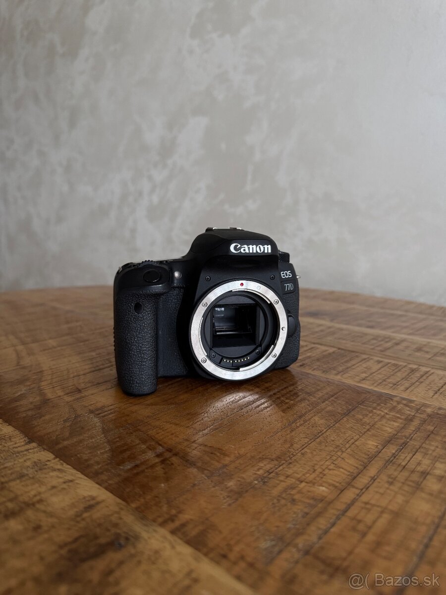 CANON 77D