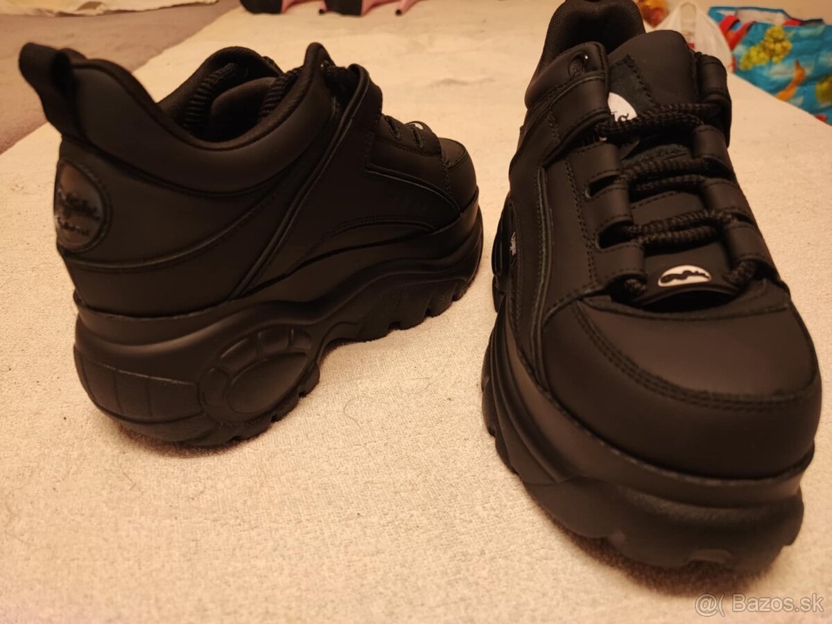 Buffalo štýl platform sneakers – retro Y2K goth tenisky