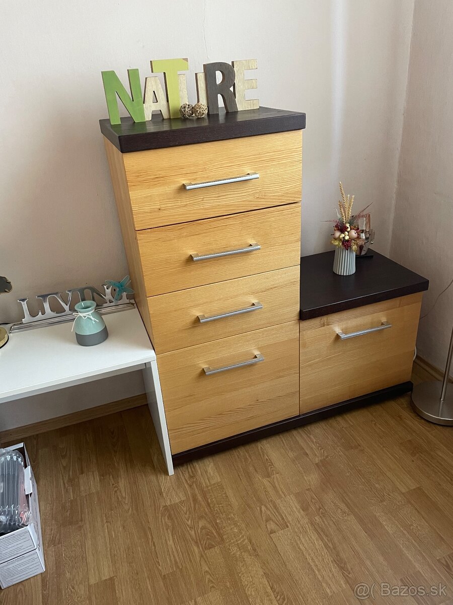 Drevenná komoda