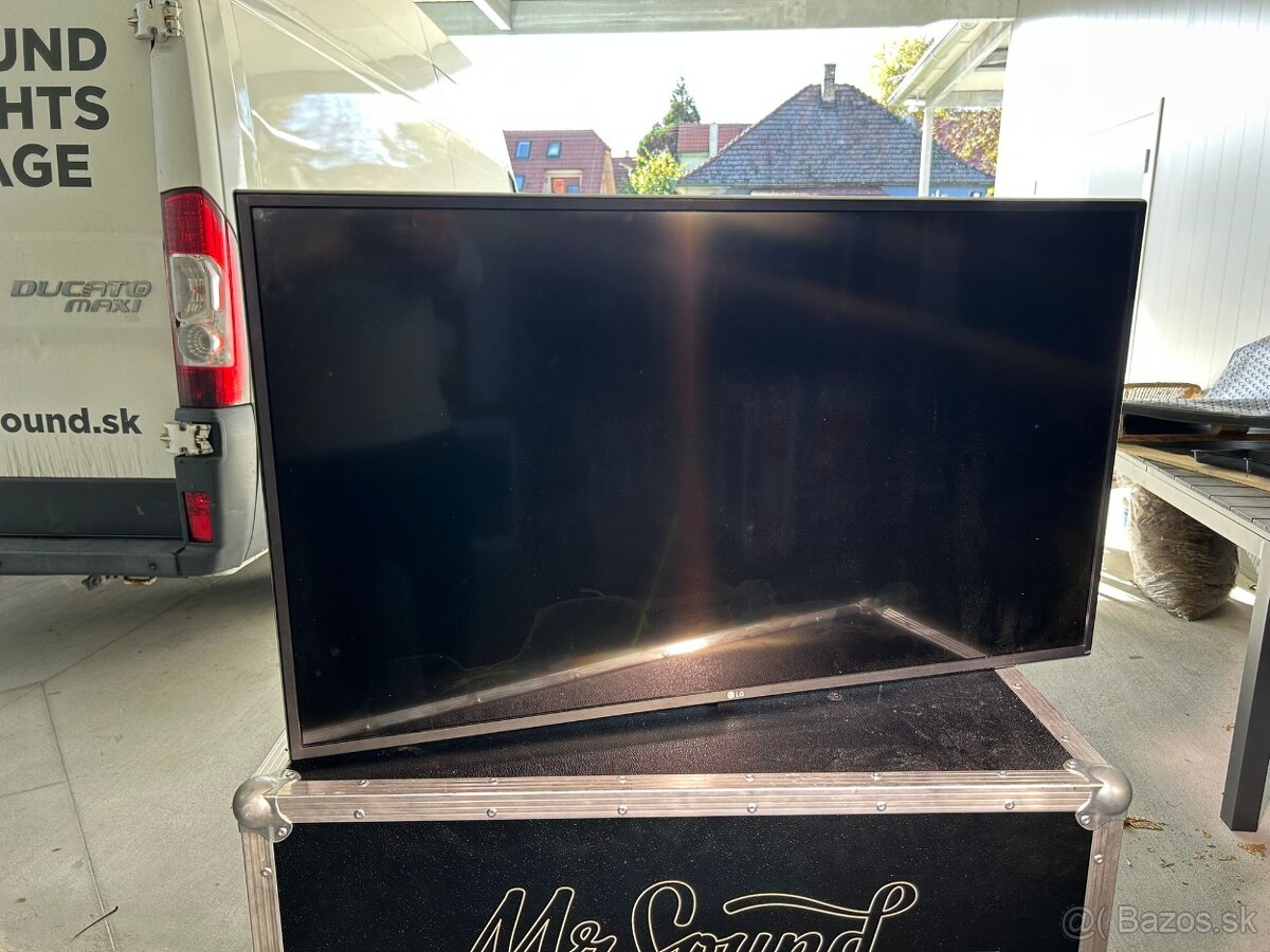 LG 43′′ (LG 43UM7100PLB)