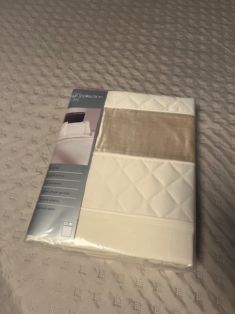 Prehoz na posteľ a návleky na vankúše