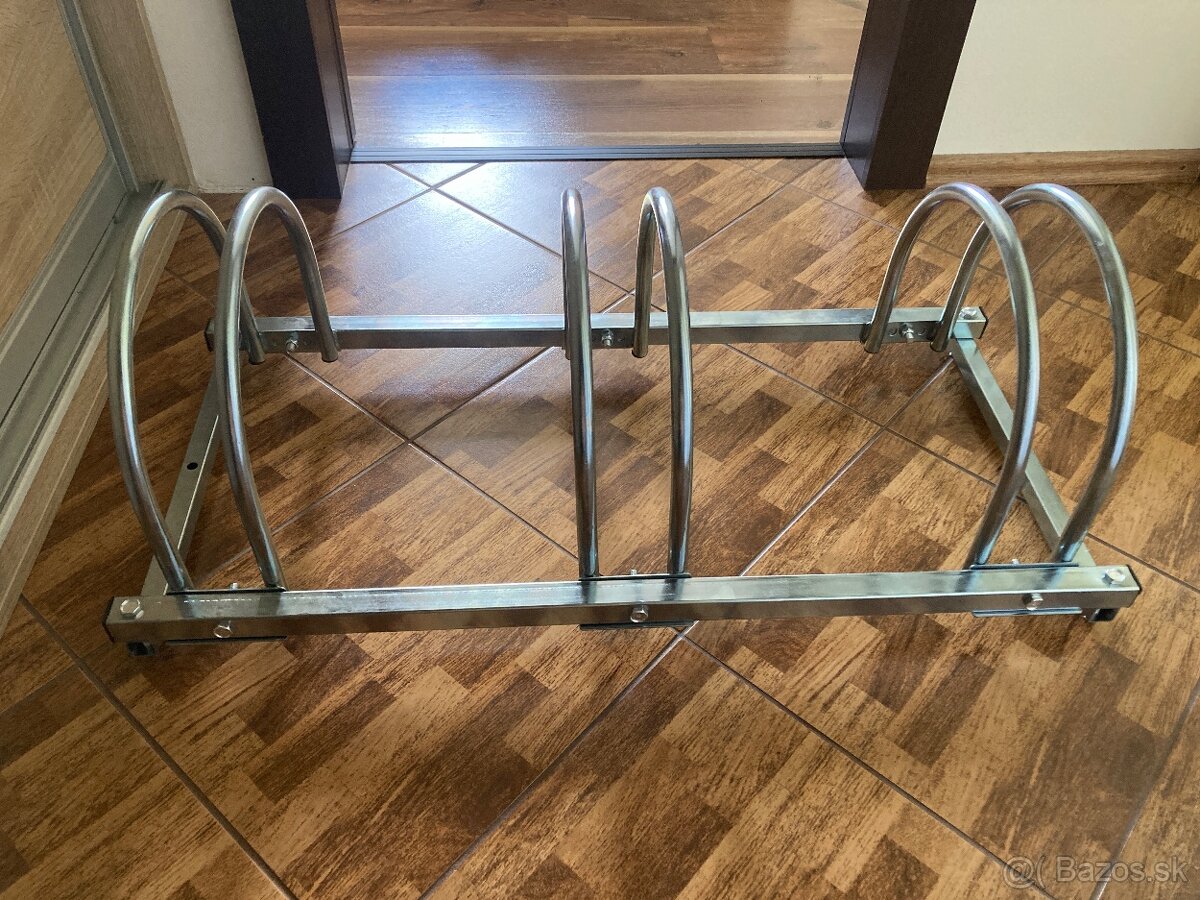 Stojan pre 3 bicykle