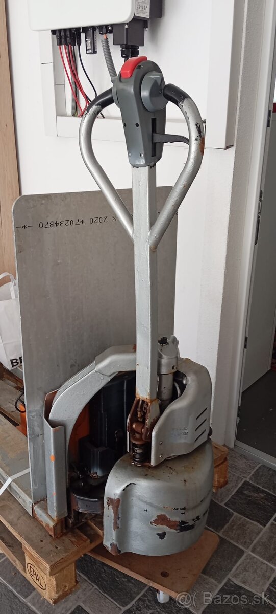 Ručne vedený elektrický paletový vozík