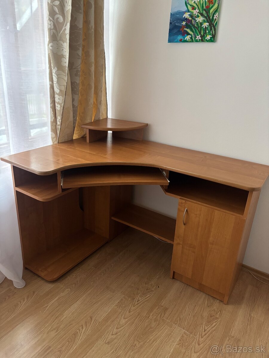 Písací stolík rohový
