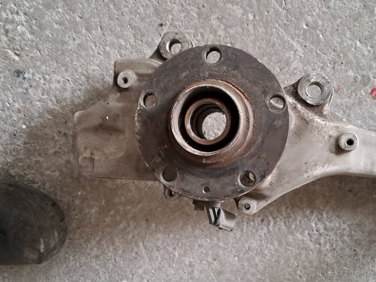 otoč pravý predok pravá predná AUDI A8 D3