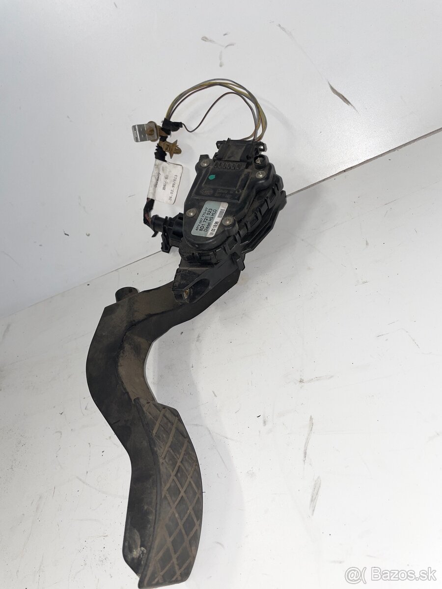 VW Passat B5 potenciometer plynového pedálu