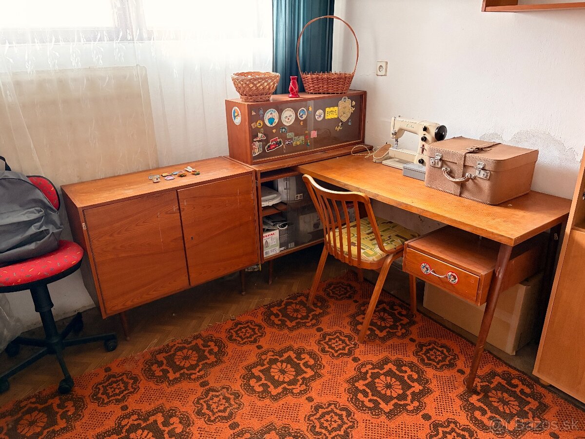 Nábytok do detskej izby s pisacím stolom