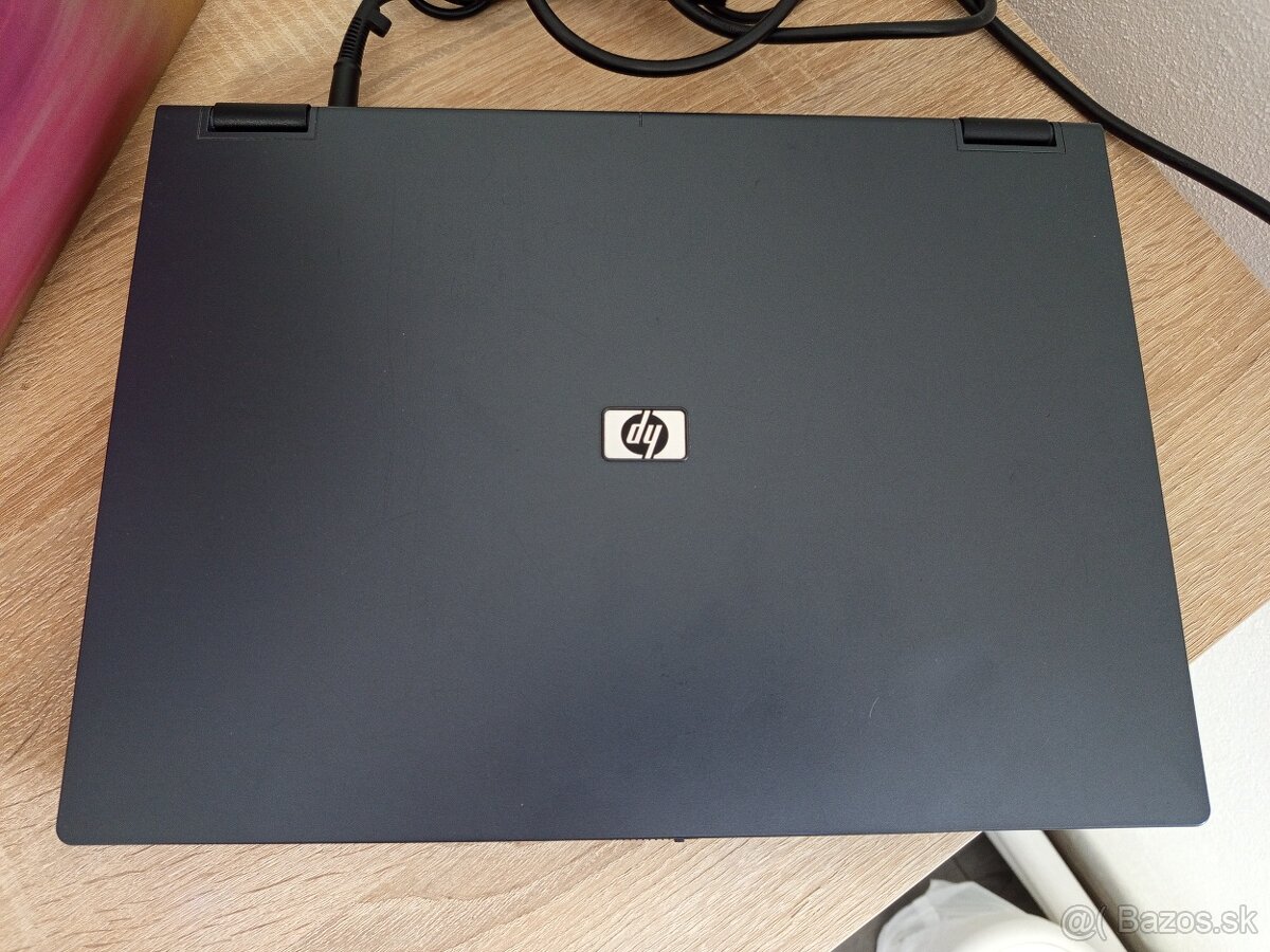 HP Compaq nx7300 – starší notebook