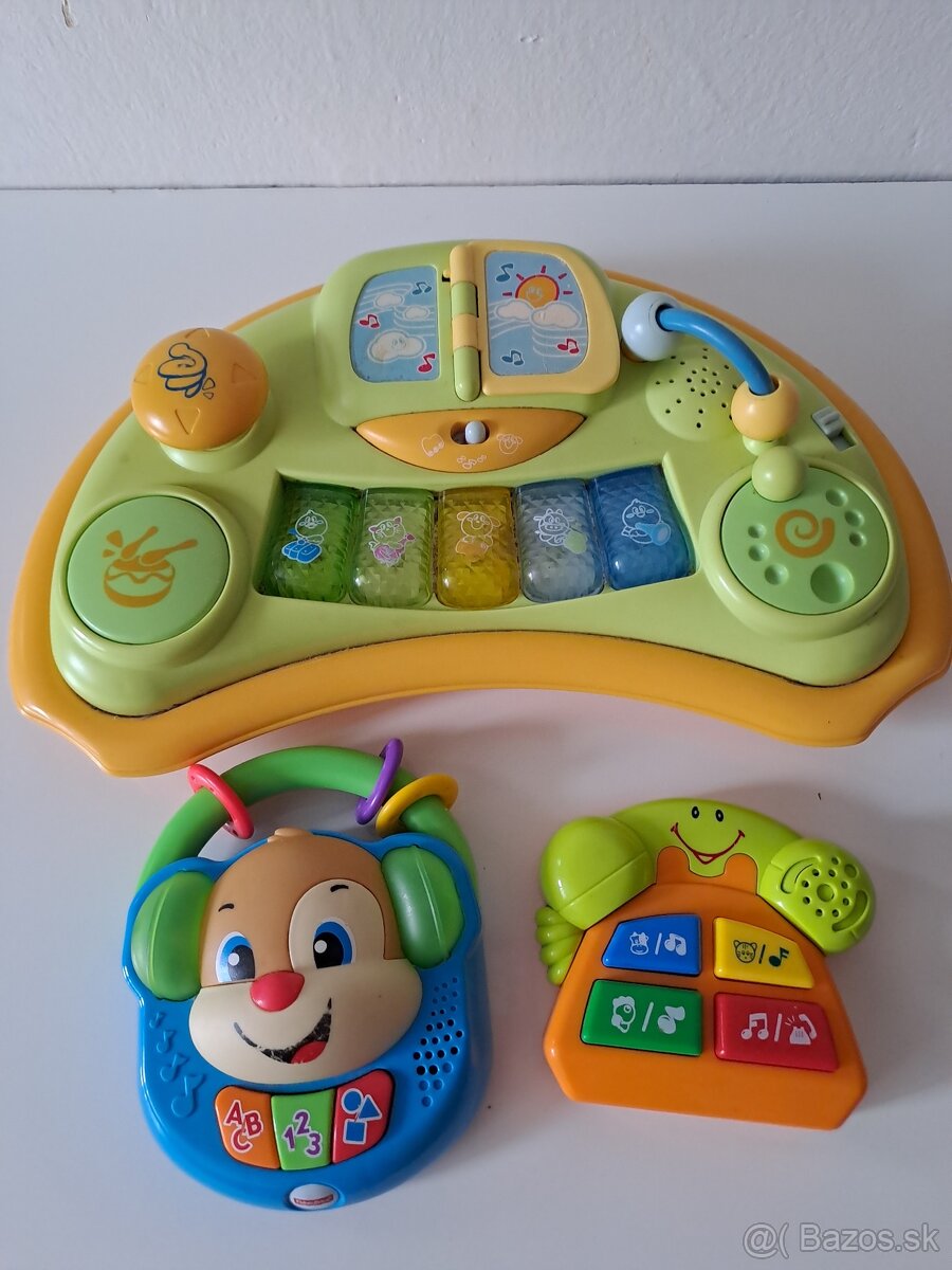 Detske hračky( klavir, psík, telefon)