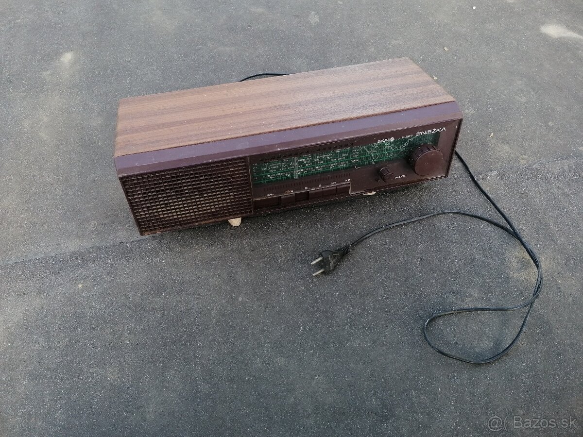 Predám starožitné rádio Diora Sniežka R 207