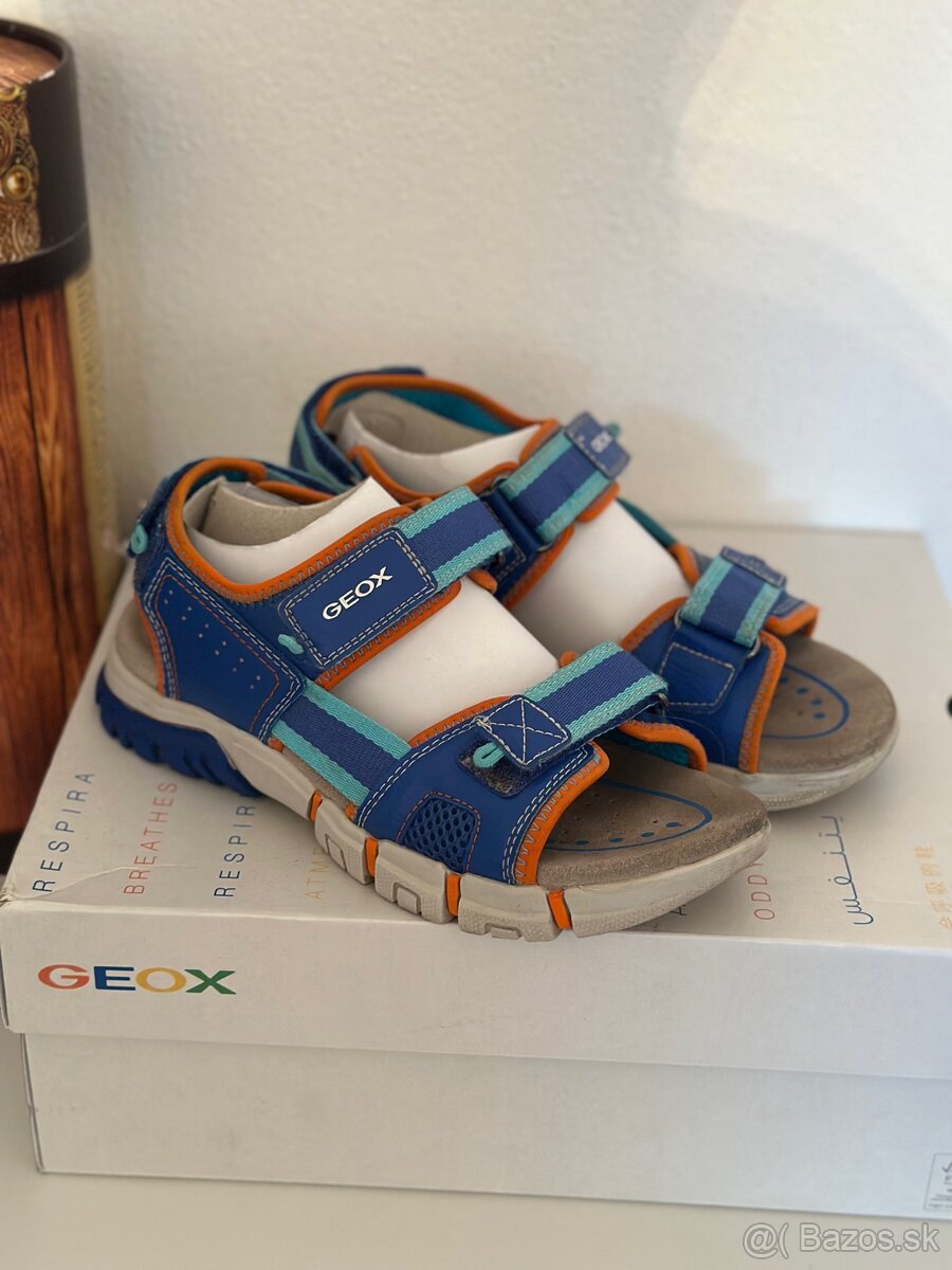 Predám takmer nové sandále Geox
