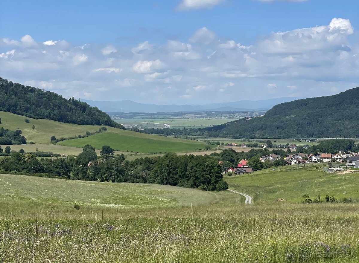 Krásny stavebný pozemok + povolenie 1096m2 20min od ZVOLENA