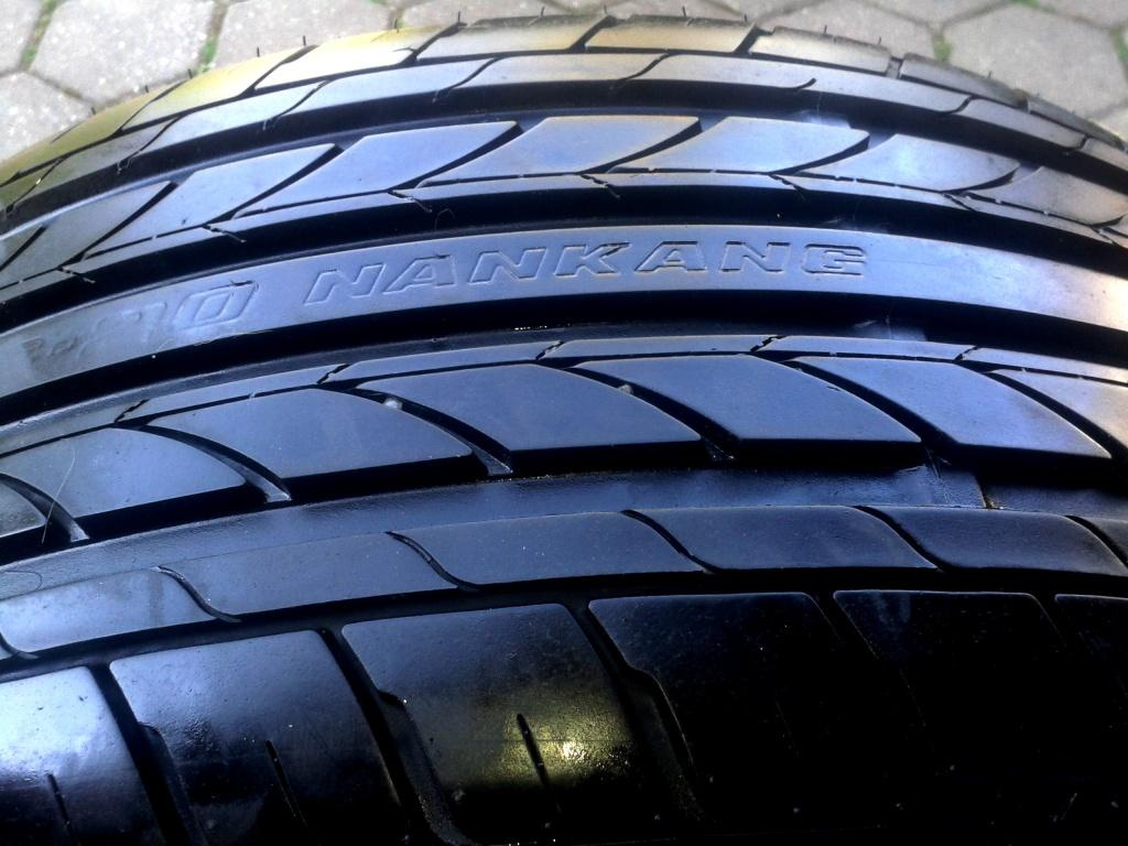 letné pneu R20 225/30, takmer NOVÉ, (+ alu R20 5x100)