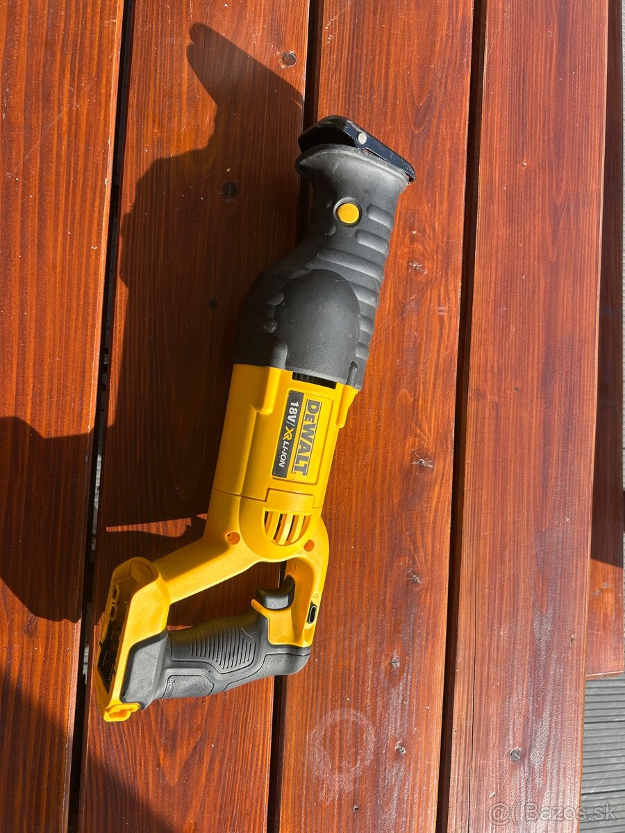 Dewalt DCS380 chvostová píla