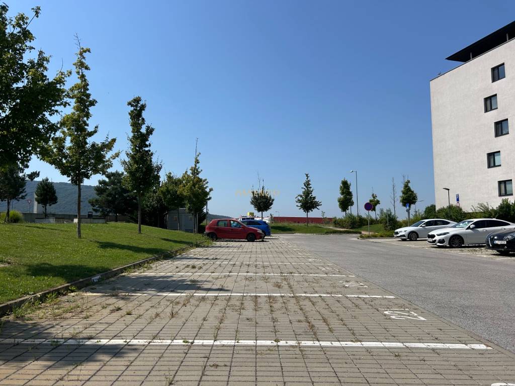 ASSENZIO- PREDAJ - VONKAJŠIE PARKOVACIE STÁTIE- HANY PONICKE