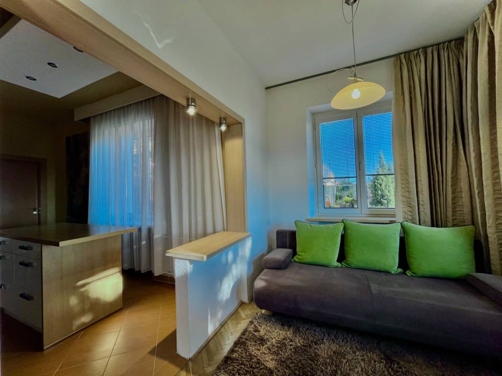 Štýlový 4-izbový byt na prenájom v rodinnom dome, Staré Mest