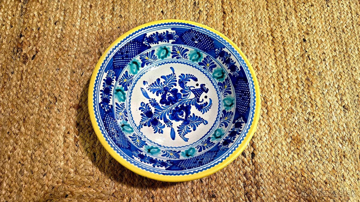 Ručne maľovaná keramická misa – ľudový štýl