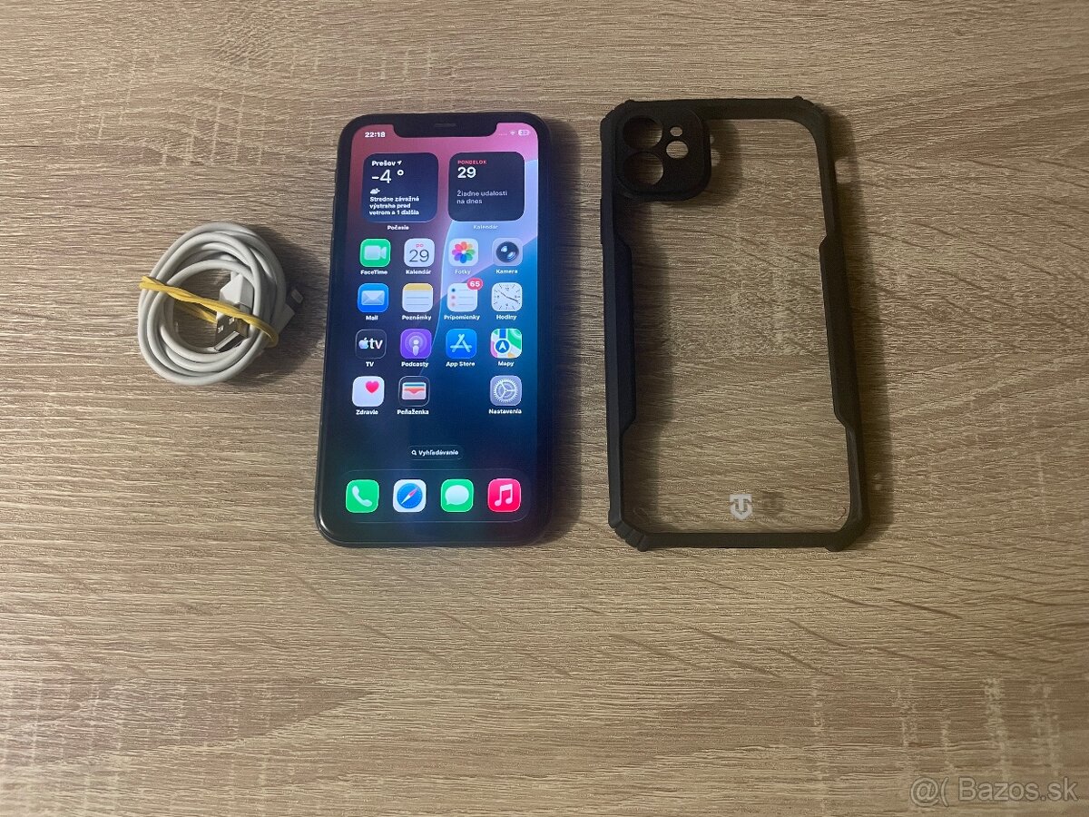 iPhone 11 / 64GB Black / Super stav