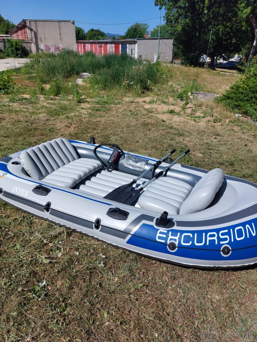 Predám člny znacka intex Exursion 4,5