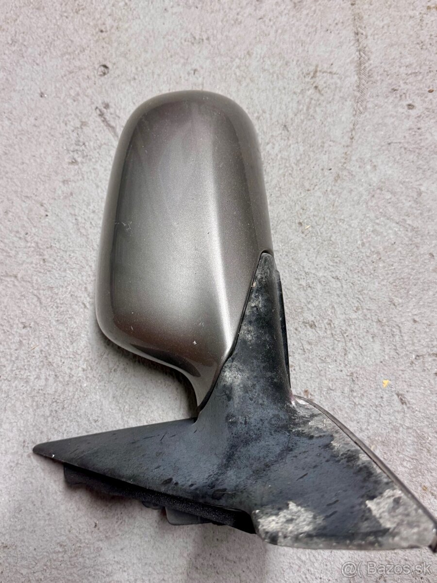 Predám spätné zrkadlo ma saab 93