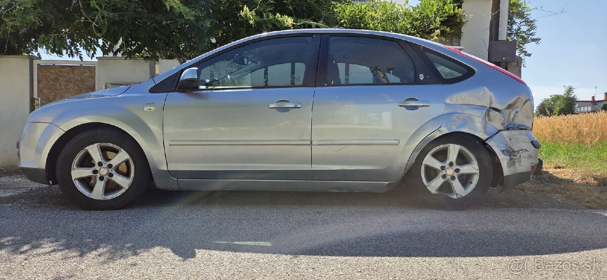 Predam Ford Focus 1.6 benzin r.2005
