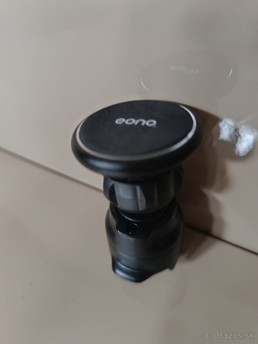 Magnetický držiak do auta