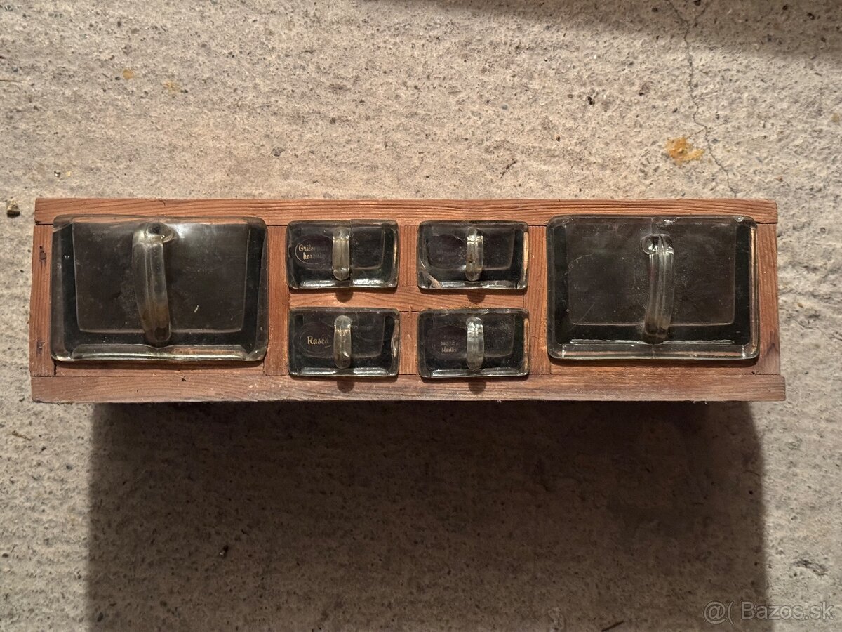 Predám vintage kuchynský organizér na koreniny