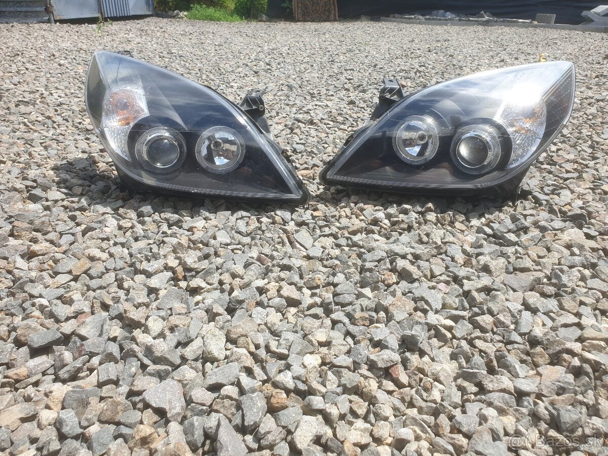 Predné svetlá Opel Vectra C