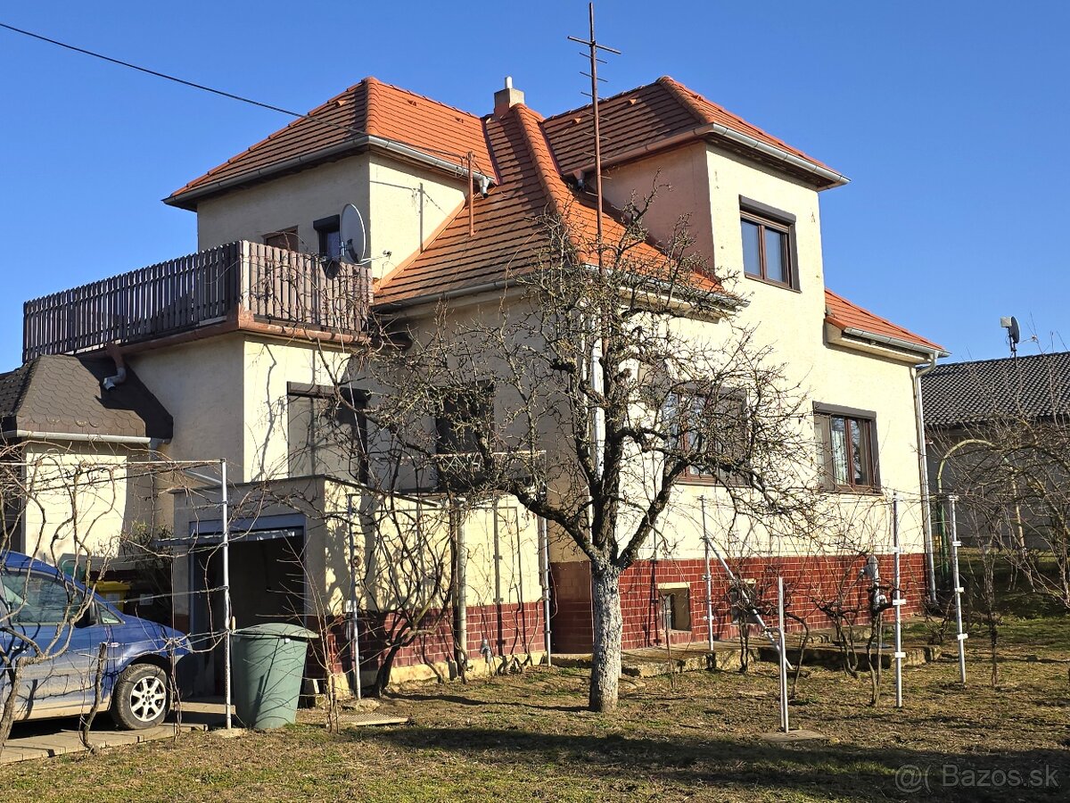 Rodinný dom s pozemkom 967 m² v obci Hosťová pri Nitre