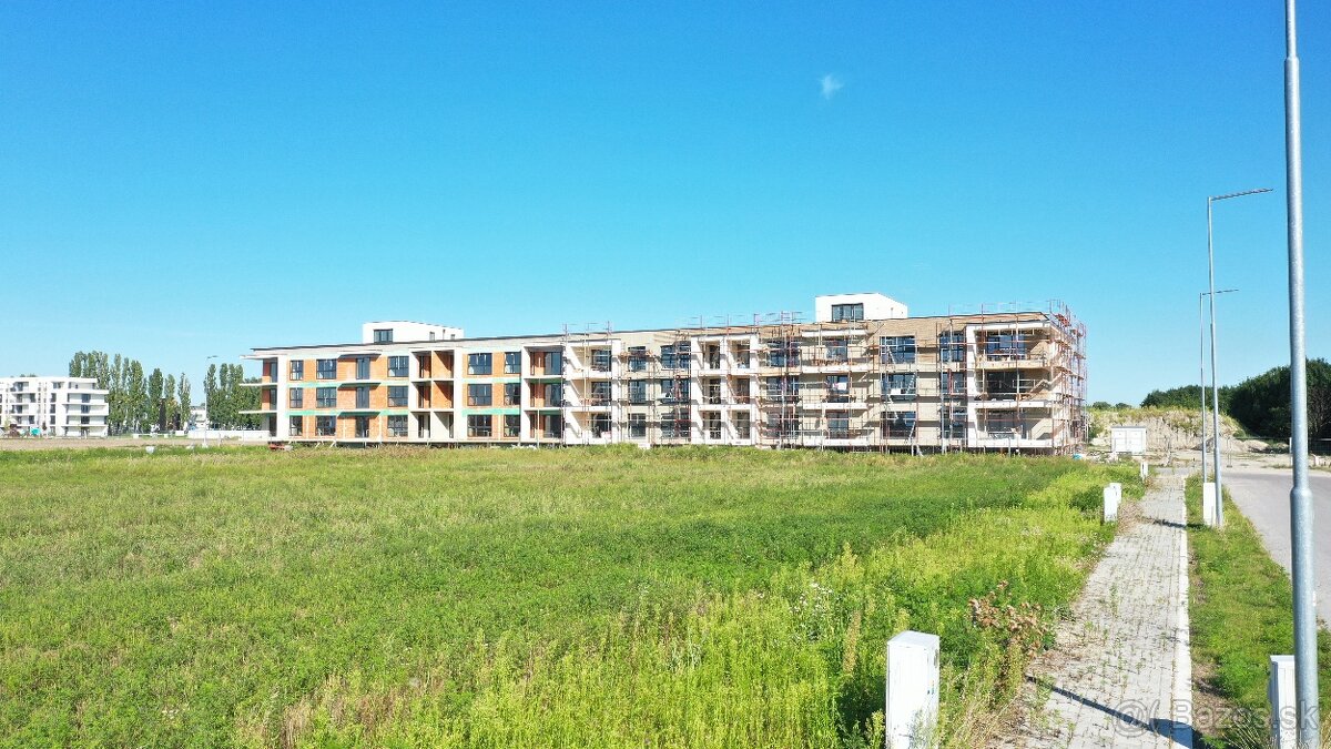 3 IZBOVÝ BYT 62 m2+LOGGIA 19,58 m2 VEDĽA TERMÁLNEHO KÚPALISK