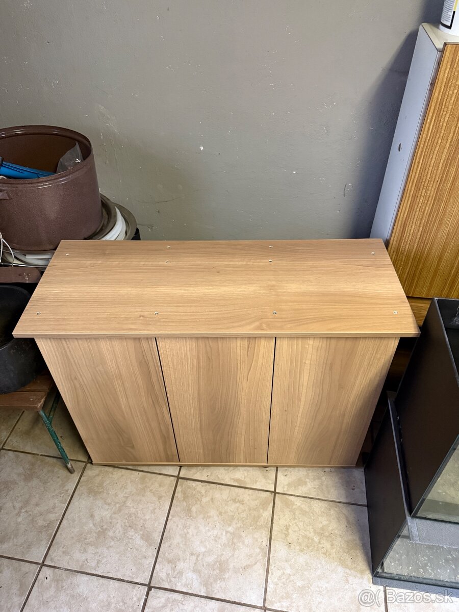 Stolík pod akvárium Juwel