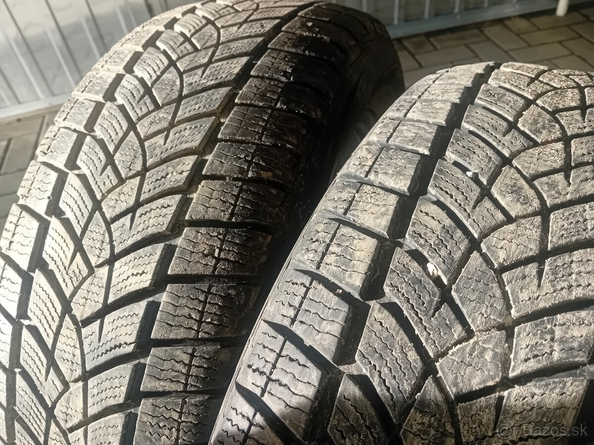 Predam zimne pneumatiky 215 60 R17