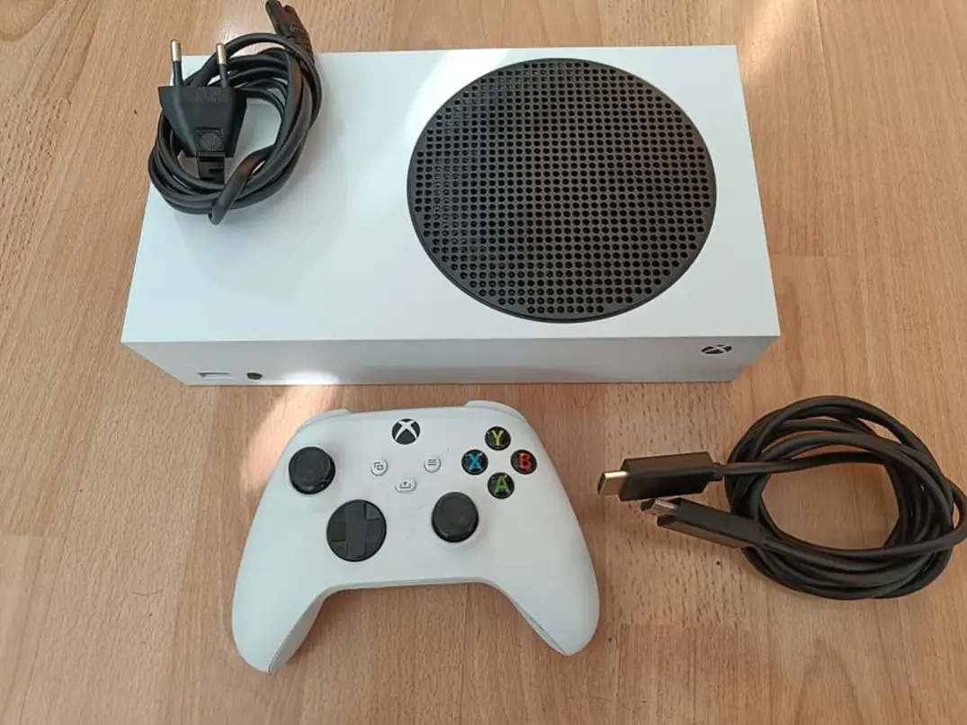 Xbox Series S + Hry