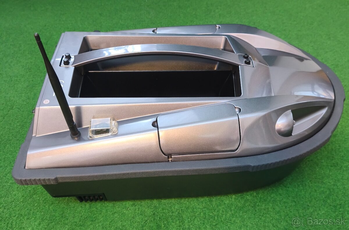 Zavažacia loďka CARPSCOUT